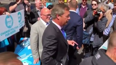  - İngiliz siyasetçiye milkshake ile protesto 