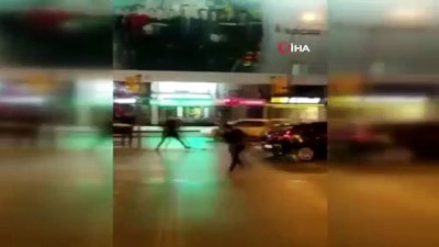 tezahur - (İSTANBUL Bağdat Caddesi’nde kutlama yapan Galatasaray taraftarına şişeli, kemerli saldırı  Videosu