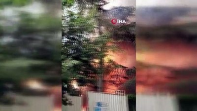 insaat alani -  Kadıköy’de inşaat alanındaki konteyner alev alev böyle yandı  Videosu