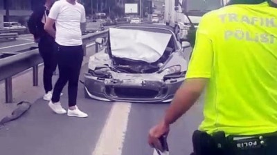 Küçükçekmece'de zincirleme trafik kazası: 1 yaralı - İSTANBUL 