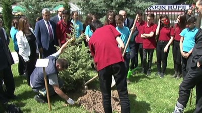  Milli Eğitim Bakanı Ziya Selçuk:' Milli Mücadele'nin 100. Yılı için 100 bin yeni fidan dikimi konusunda başka bir seferberlik içerisindeyiz.' 