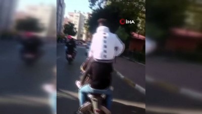 bisiklet -  Motosiklete 5 kişi bindiler, sığmayınca birbirlerinin üzerine çıktılar  Videosu