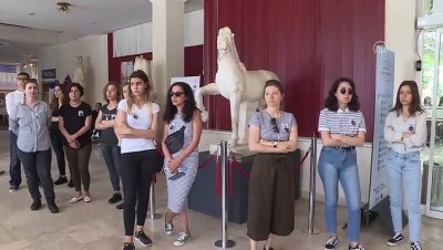 doktora tezi - Öldürülen arkeolog için müze önünde tören - ANTALYA  Videosu