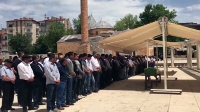 Otomobille otobüs çarpıştı: 3 ölü - KIRŞEHİR 