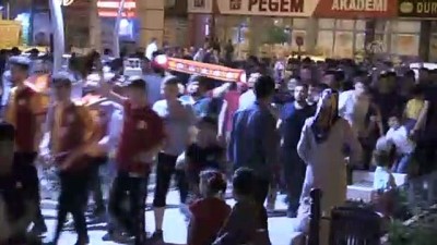 arac konvoyu - Süper Lig'de şampiyon Galatasaray - SİİRT  Videosu