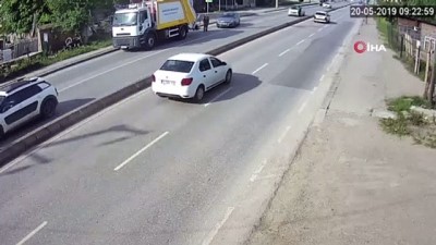 cop konteyneri -  Otomobile çarpıp karşı şeride böyle uçtu: 2 yaralı  Videosu