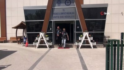 hapis cezasi -  15 yıl hapis cezası ile aranan dolandırıcı Kocaeli’de yakalandı Videosu