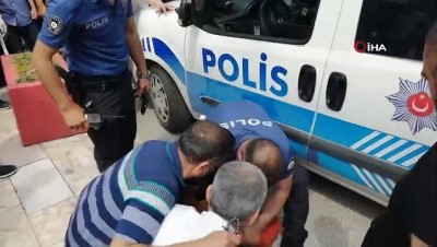 polis araci -  Afgan uyruklu şahıs ortalığı birbirine kattı Videosu