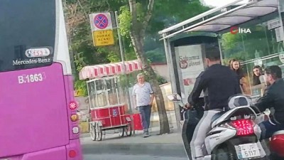 motosikletci -  Benzini biten motosikleti ayağıyla itti  Videosu