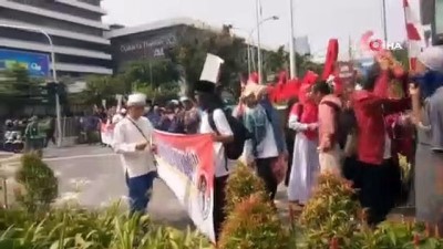 arbede -  - Endonezya’da Seçim Protestolarında Arbede: 6 Ölü, 200 Yaralı, 69 Gözaltı Videosu