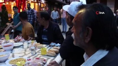 a haber -  - Konya'da garipler 'Gül iftarı' ile sevindiriliyor Videosu