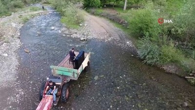 piyanist -  - Ödüllü piyanistten traktör römorkunda piyano resitali  Videosu