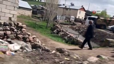 koy mezarligi -  Sarıkamış'ta 6 kişinin hayatını kaybettiği köyde gözyaşı ve hüzün var  Videosu