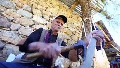 tahta kasik - Yusuf dedenin 'şimşir kaşık ve baston' merakı - KONYA  Videosu