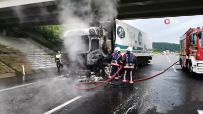 yakit deposu -  TEM’de motor kısmından alev alan tır böyle yandı Videosu