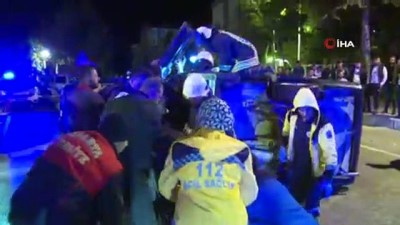 sparta -  Anne ve kızı, yan yatan otomobilde kurtarılmayı bekledi Videosu