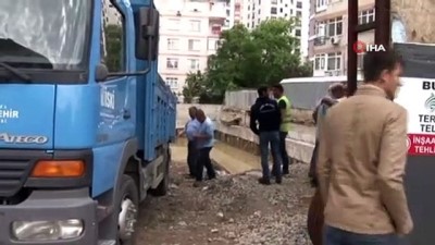insaat alani -  Kadıköy’de bahçesinde çatlaklar oluşan 6 katlı bina boşaltıldı Videosu