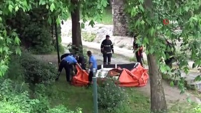 polis ekipleri -  Kız arkadaşından ayrılıp köprüye çıktı, polis atlamadan kurtardı  Videosu