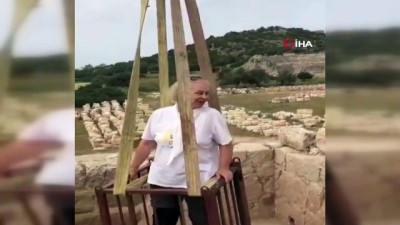 arkeoloji -  Prof. Dr. Havva İşkan Işık'ın vinçli bilim aşkı...Dizlerindeki ağrı nedeniyle kazı alanına vinçle indirildi  Videosu