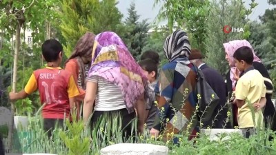 bayram alisverisi -  Diyarbakır’ın ‘korkusuz’ çocukları...Kilolarınca ağırlıktaki su bidonlarını taşıyıp satan çocuklar bayram harçlıklarını çıkarıyor  Videosu