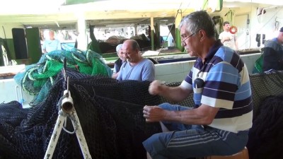  Fırtınadan kaçan 100 orkinos gemisi limanlara sığındı 