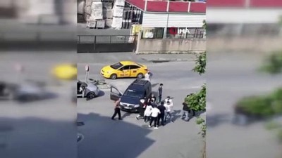 ofkeli surucu -  Gaziosmanpaşa’da tekme, tokat ve yumruklu yol verme kavgası kamerada  Videosu
