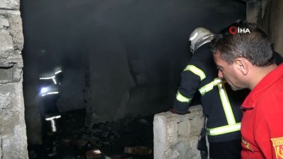 polis ekipleri -  Tek katlı metruk yapıda çıkan yangın korkuttu  Videosu