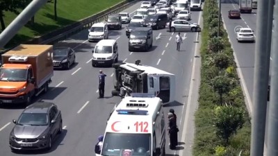 Bağcılar'da trafik kazası: 2 yaralı - İSTANBUL 