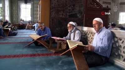 teravih namazi -  Camilerde mukabele geleneği aralıksız devam ediyor  Videosu
