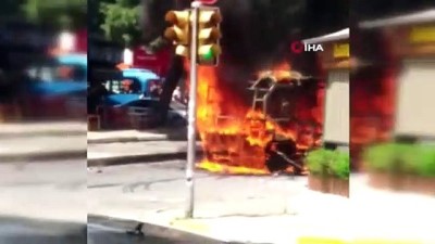 yolcu minibus -  Maltepe'de minibüs alev alev yandı Videosu