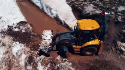 kar kalinligi -  Muğla'da Mayıs ayında karla mücadele havadan görüntülendi Videosu