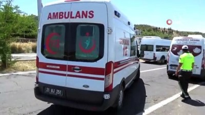 yolcu minibus -  Yolcu minibüsü şarampole yuvarlandı: 1’i ağır 3 yaralı  Videosu
