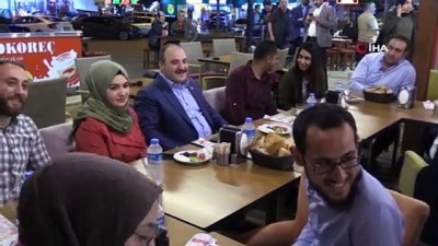 genc kiz -  Bakan Varank'tan gençlere Twitter’dan sahur daveti karşılıksız kalmadı  Videosu