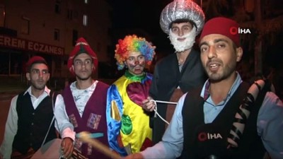  Kayseri'de Ramazan davulcuları mani söyleyerek vatandaşları sigarayı bırakmaya çağırdı 