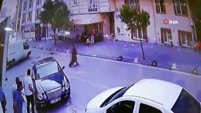 polis ekipleri -  Minik kıza çarpan otomobil metrelerce sürükledi...Kaza anı kamerada  Videosu