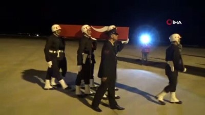 garnizon komutani -  Pençe Harekâtı Şehitleri Memleketlerine Uğurlandı Videosu