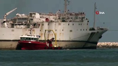 kargo gemisi -  Karaya oturan gemiyi kurtarma çalışmaları başladı Videosu
