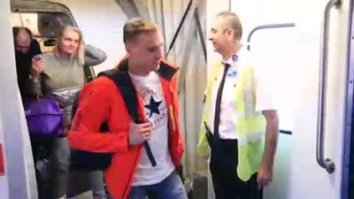 turist kafilesi - Litvanya’dan gelen yolcu uçağı için su takı töreni - MUĞLA Videosu