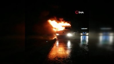 tir soforu -  Seyir halinde ki tır alev alev böyle yandı Videosu