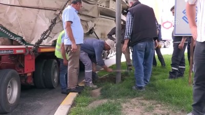 milli mac - Dev makine parçasını taşıyan tır güçlükle ilerledi - UŞAK Videosu