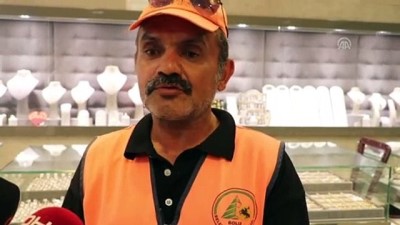 kapali alan - Engelli temizlik işçisi bulduğu çeyrek altını sahibine teslim etti - BOLU  Videosu