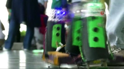 Köyden taşımalı eğitimle ilçe merkezine okula gelen bilim kaşifleri robot fuarı açtı 