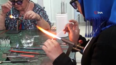 engelli ogrenciler -  Unutulmaya yüz tutmuş alevde cam boncuk yapımını yaşatmaya çalışıyorlar  Videosu