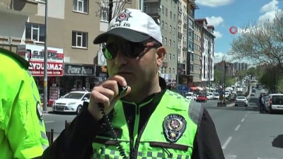 hiz limiti -  Böyle trafik cezası görülmedi...Emniyet kemerini takmayan araç sürücüsü simülasyon aracına bindirildi  Videosu