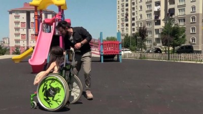 dans gosterisi - Dans eğitmeni Çağlar Özdemir: 'Engellilerimiz evinden çıkıp aktivitelere katılabilir' - SAMSUN  Videosu
