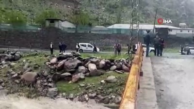 karayollari -  Hakkari-Çukurca karayolu sel suları altında kaldı  Videosu