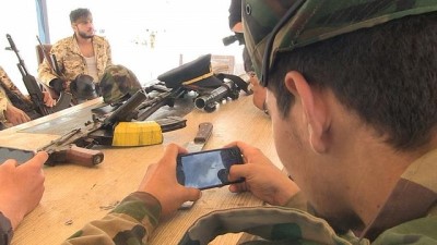 askeri guc - Libya'da askerler cephedeki savaşa telefon oyunu ile hazırlanıyor Videosu