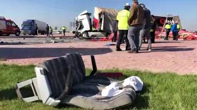 cenaze araci -  Tır ile servis otobüsü çarpıştı: 1 ölü, 24 yaralı  Videosu