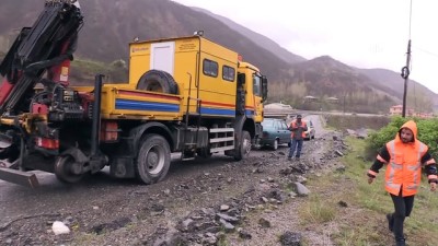 tren raylari - Tren seferlerine toprak kayması engeli - ERZİNCAN  Videosu
