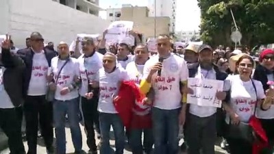 Tunus'ta akademisyenlerden 'maaş' yürüyüşü